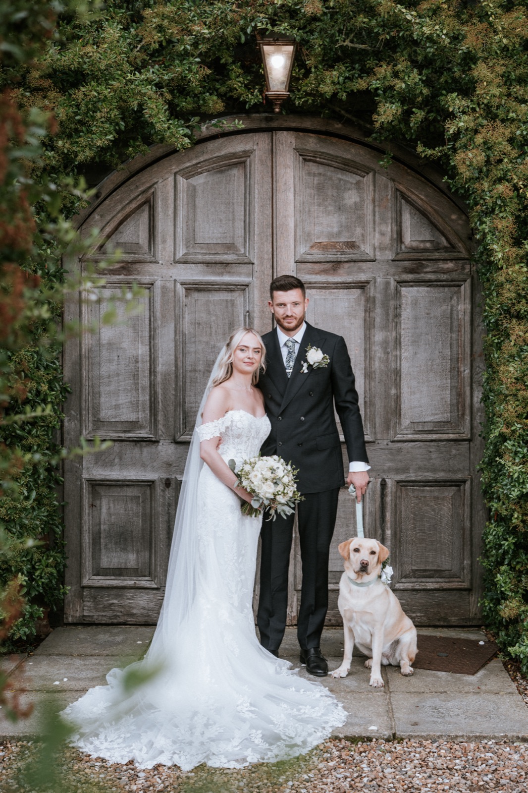 Lola at Winters Barns — wedding dog chaperone photo album
